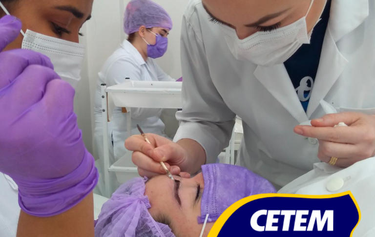 Estética - Turma 603D - Aula prática de Designer de Sobrancelhas e Aplicação de Henna