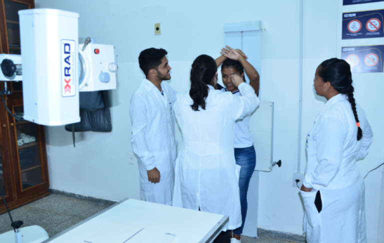 Radiologia - Turma 302R-D - Aula prática em laboratório