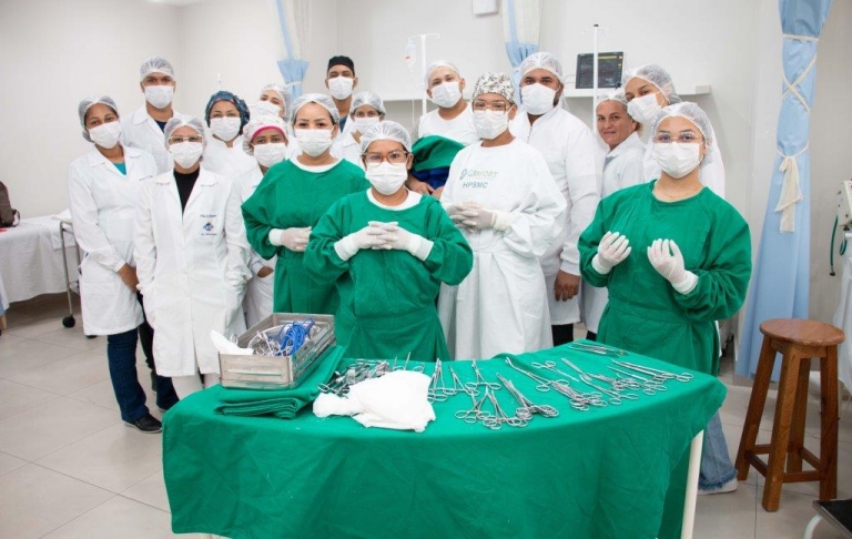 Instrumentação Cirúrgica - Aula prática sobre “Montagem de mesa cirúrgica e passagem de pinças, ambiente realístico e estéril” - Turma 919