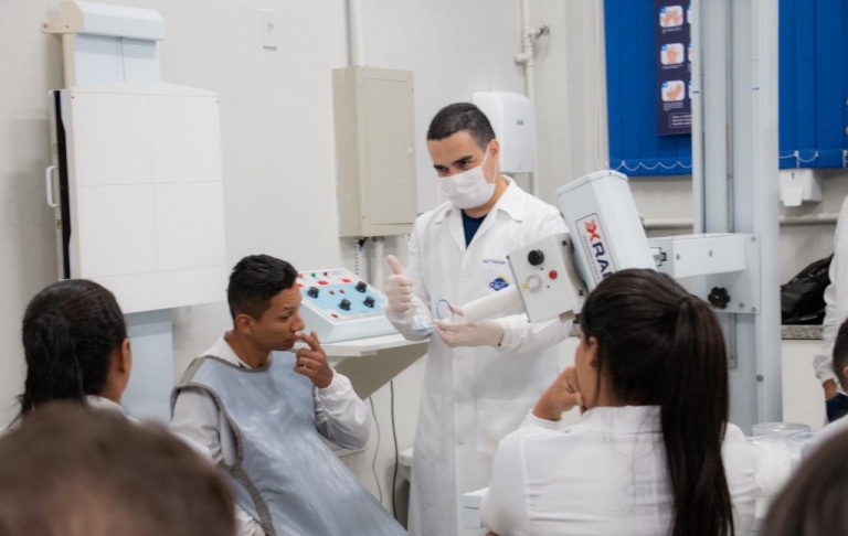 Radiologia - Aula prática sobre "Noções de Radiologia Odontológica" - Turma 306RD