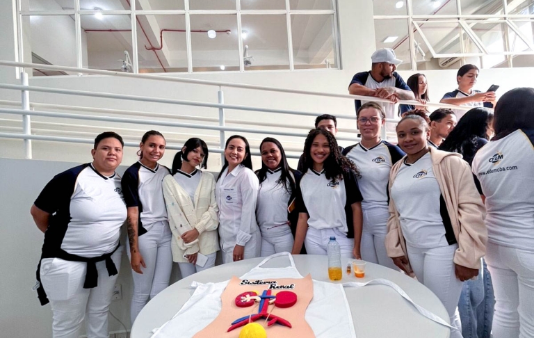 Turma 159 do curso Técnico em Enfermagem apresentação temática "Avental do Sistema do Corpo Humano (13/06/2025) 