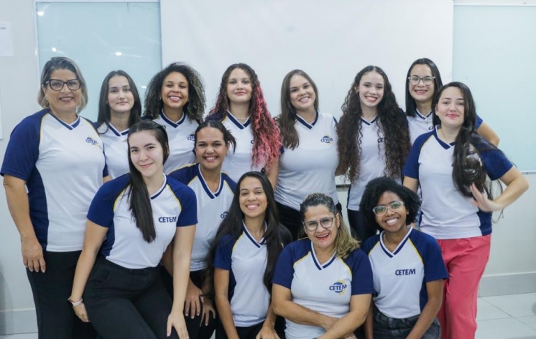 Pintura de barriga com a turma de Doula