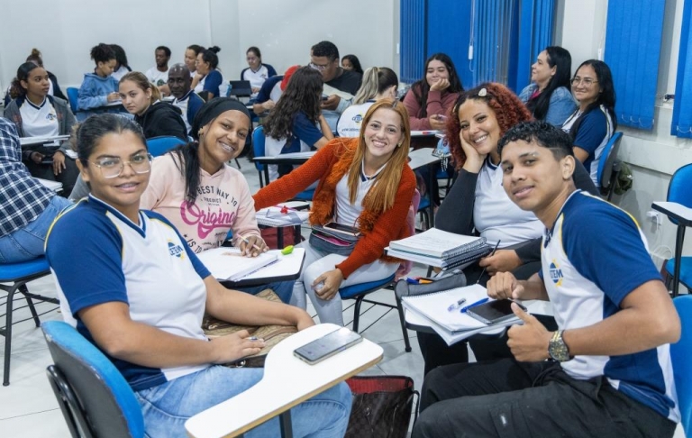 Turma 161 do curso Técnico em Enfermagem na aula de Recursos Digitais