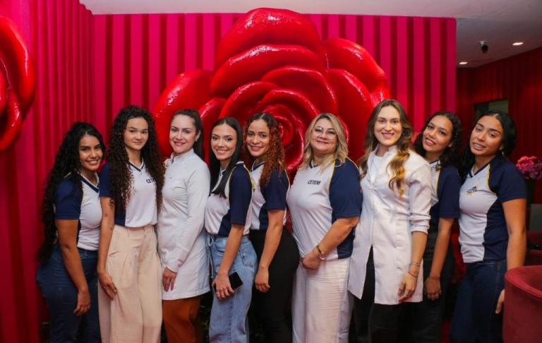 A turma 641  do curso Técnico em Estética viveram uma experiência enriquecedora durante a visita à clínica de estética CREPALDI!
