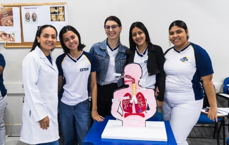 Avental dos sistemas do corpo humano turma 161 do Curso Técnico em Enfermagem