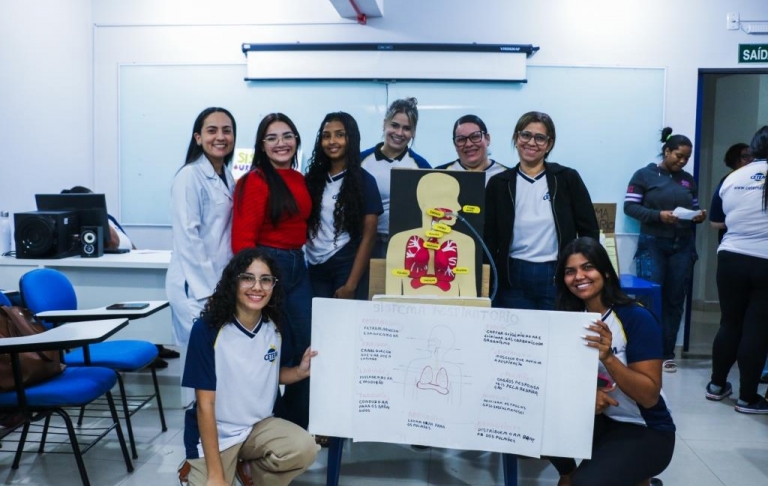 Avental dos sistemas do corpo humano turma 312 do Curso Técnico em Enfermagem