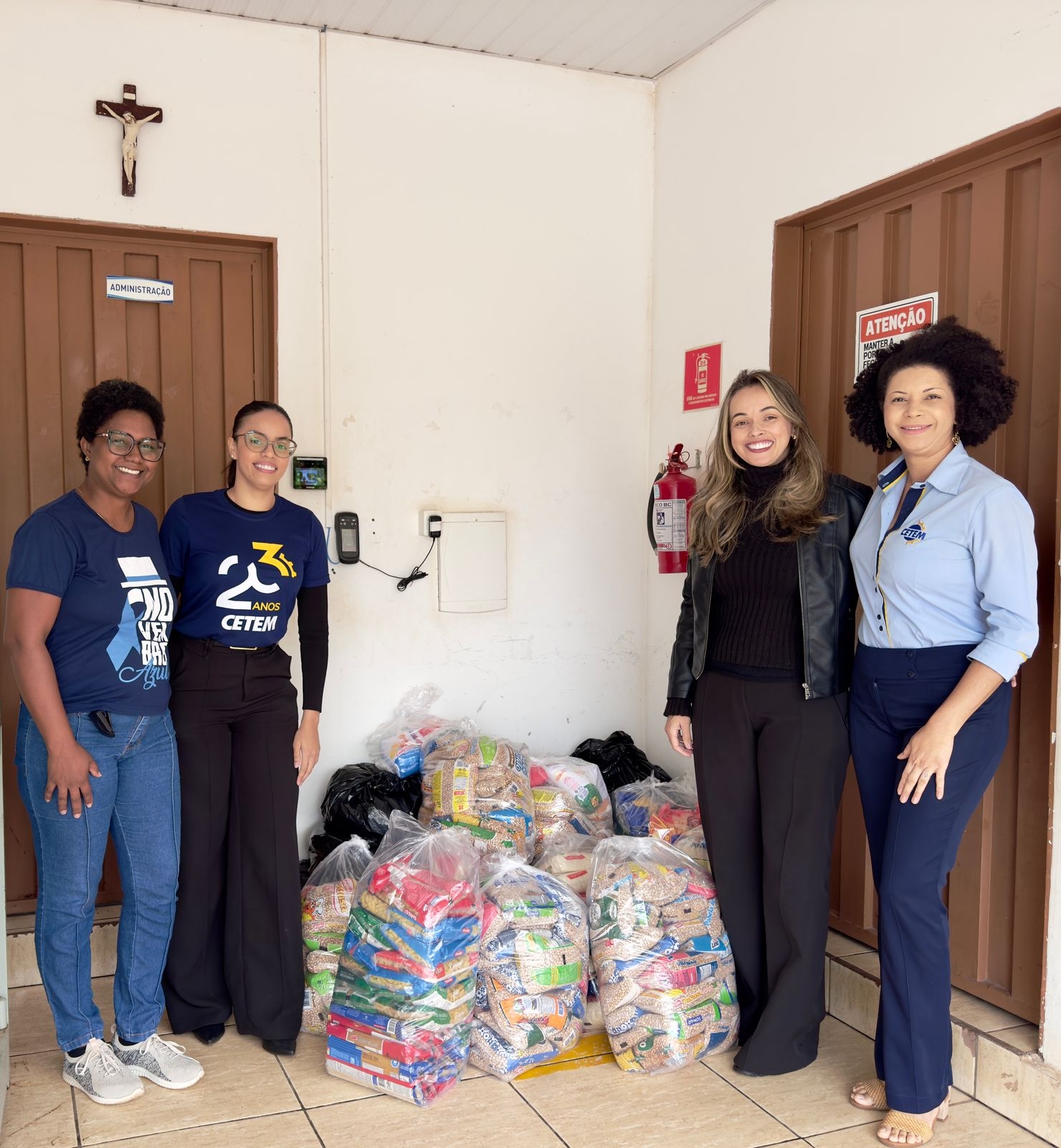 Mais de 400 kg de alimentos arrecadados durante a 21° Semana da Enfermagem são doados ao Lar dos Idosos São Vicente de Paulo em VG